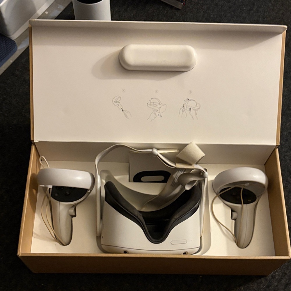 VR Headset with Controllers - White